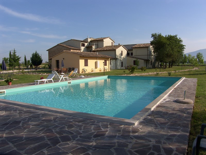 Casale in Vendita a Bevagna, 600'000€, 1600 m²