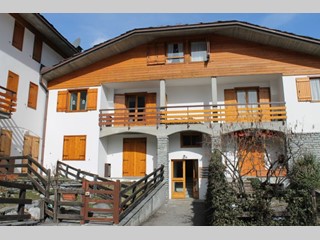 Bilocale in Vendita a La Salle, zona FRAZ. DERBY, 120'000&euro;, 50 m², arredato