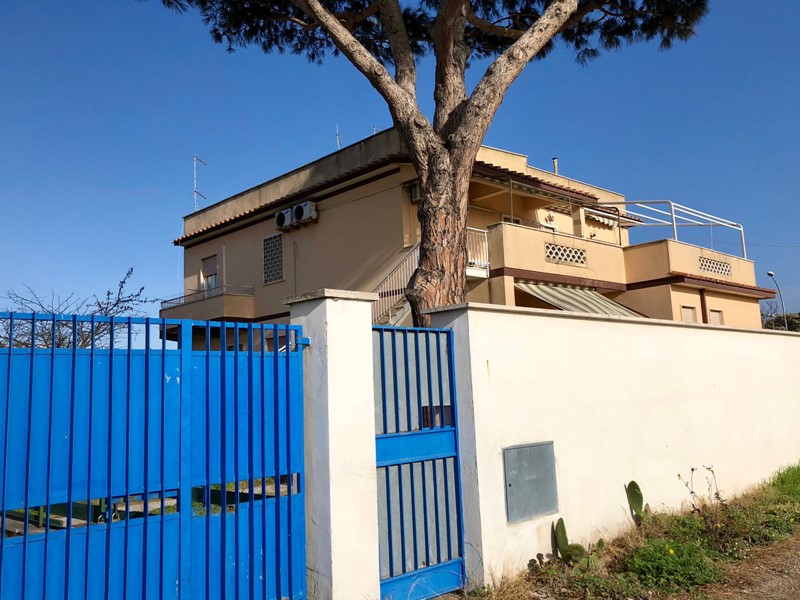 Villa in Vendita a Roma, zona Marina di Ardea, 380'000€