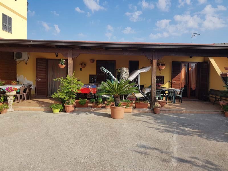 Casa Indipendente in Vendita a Quarto, zona Via Spinelli , 165'000€, 160 m²