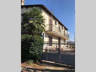 Villa bifamiliare in Vendita a Montopoli di Sabina, zona Passo Corese , 230'000€, 180 m²