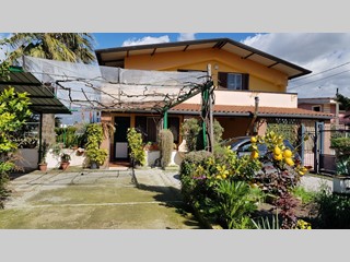 Villa in Vendita a San Valentino Torio, 330'000&euro;, 180 m², con Box