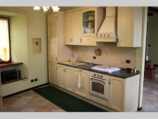 Casa di corte in Vendita a Riva di Solto, zona fraz. zorzino via principale, 110'000€, 116 m², arredato