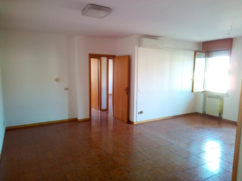 Trilocale in Affitto a Bevilacqua, zona residenziale centralissima, 420&euro;, 76 calpestabili