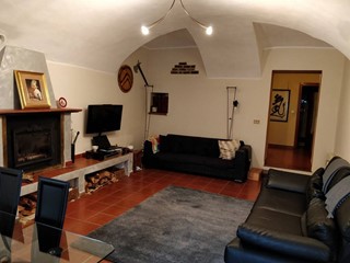 Casa Semi Indipendente in Vendita a Lauriano, 99'000€, 180 m², con Box