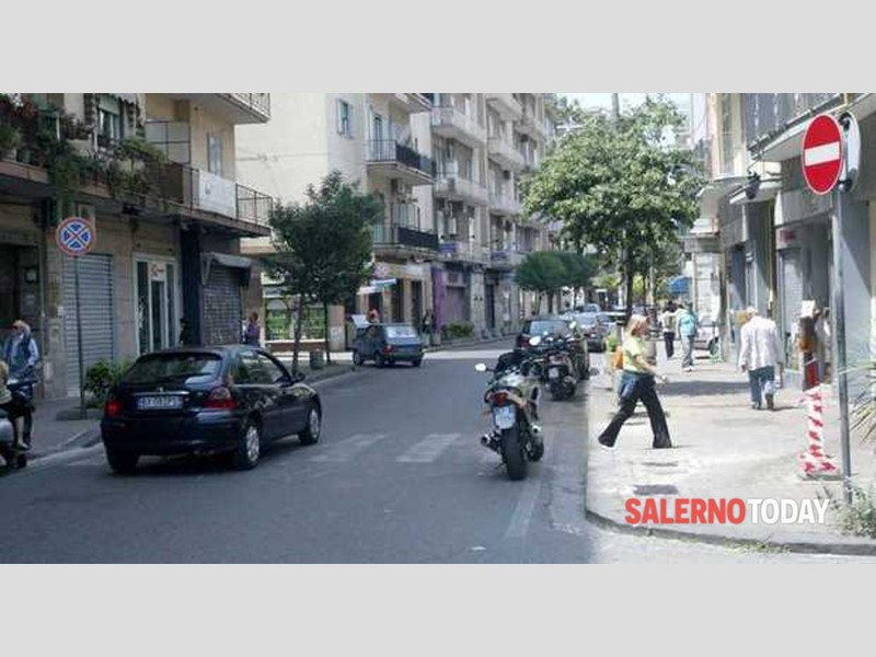 Negozio in Affitto a Salerno, zona pastena, 1'000€, 45 m², arredato