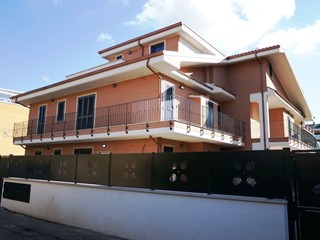 Trilocale in Vendita a Ciampino, 225'000€, 70 m², con Box