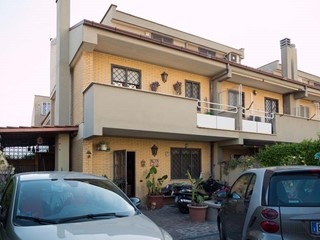 Villetta a schiera in Vendita a Ciampino, 385'000&euro;, 160 m², arredato