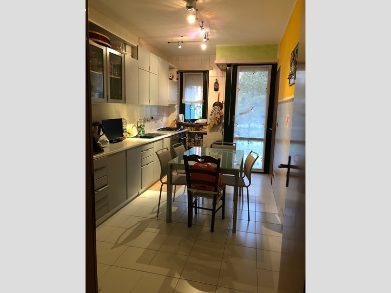 Appartamento in Vendita a Moncalieri, zona testona, 245'000€, 147 m², con Box