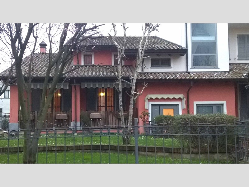 Villa in Vendita a Fiorenzuola d'Arda, zona Via Rezzonico,7, 349'000€, 186 m²