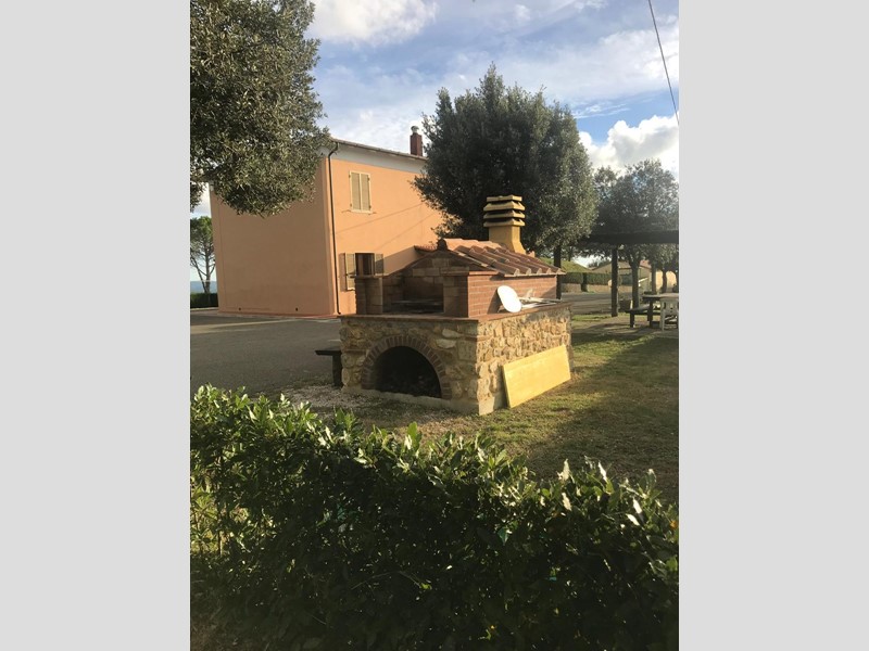 Rustico in Vendita a Pomarance, zona Lustignano, 150'000€, 113 m², arredato