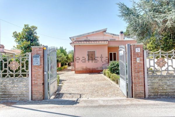 Villa in Vendita a Anzio, zona Falasche, 260€, 190 m², arredato