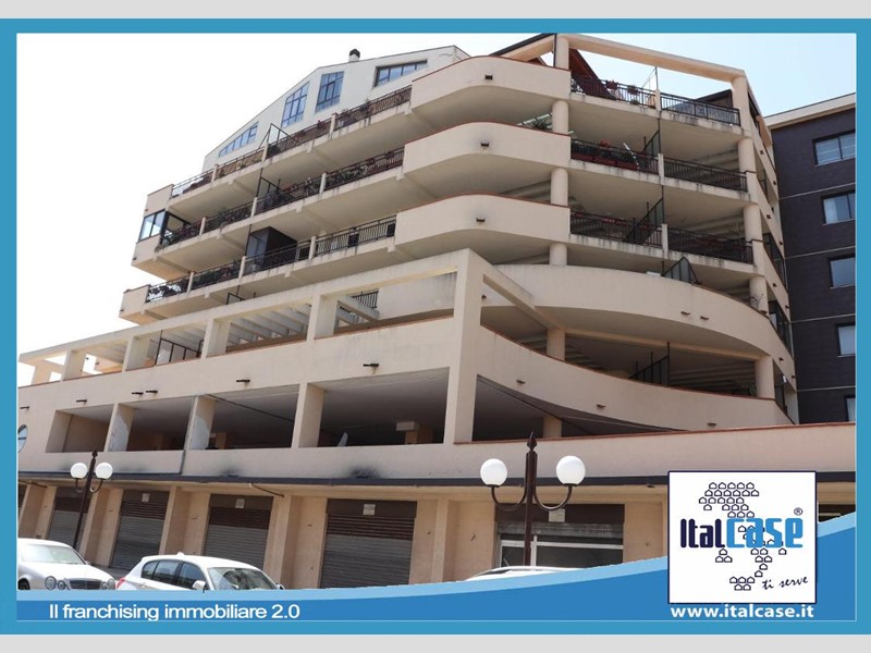 Quadrilocale in Vendita a Messina, zona Sud, 200'000€, 130 m²