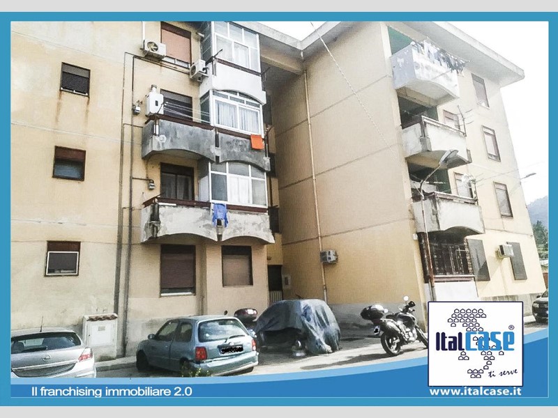 Quadrilocale in Vendita a Messina, zona Sud, 72'000€, 115 m²