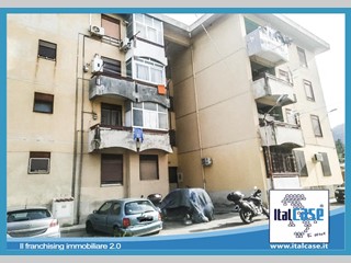 Quadrilocale in Vendita a Messina, zona Sud, 72'000€, 115 m²
