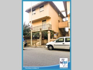 Trilocale in Vendita a Messina, zona Sud, 79'000€, 70 m²