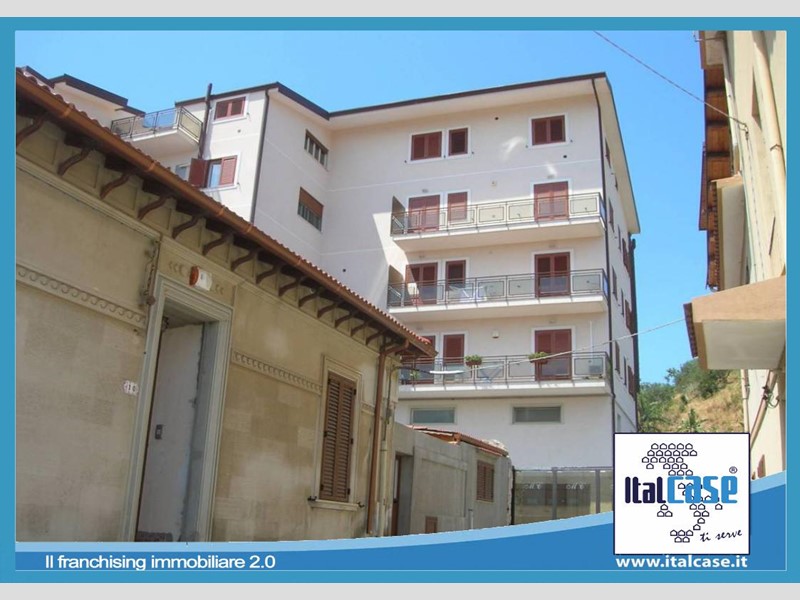 Quadrilocale in Vendita a Messina, zona Sud, 168'000€, 115 m²