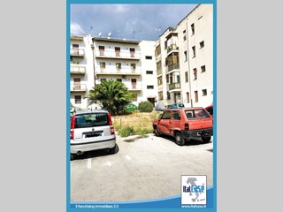 Quadrilocale in Vendita a Messina, zona Centro, 90'000€, 100 m²
