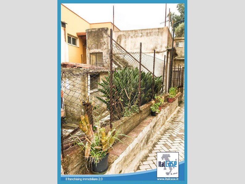 Casa Indipendente in Vendita a Messina, zona Sud, 70'000€, 211 m²