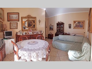 Trilocale in Vendita a Napoli, zona Fuorgrotta, 250'000€, 63 m², arredato