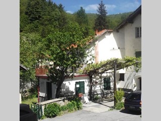 Villa bifamiliare in Vendita a Osiglia, 52'000€, 115 m²