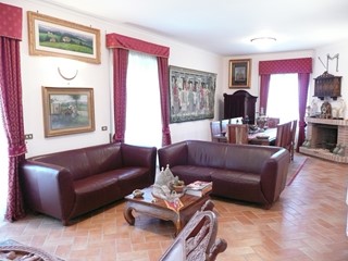 Casale in Vendita a Roma, zona Centro nord Italia, 520'000€, arredato