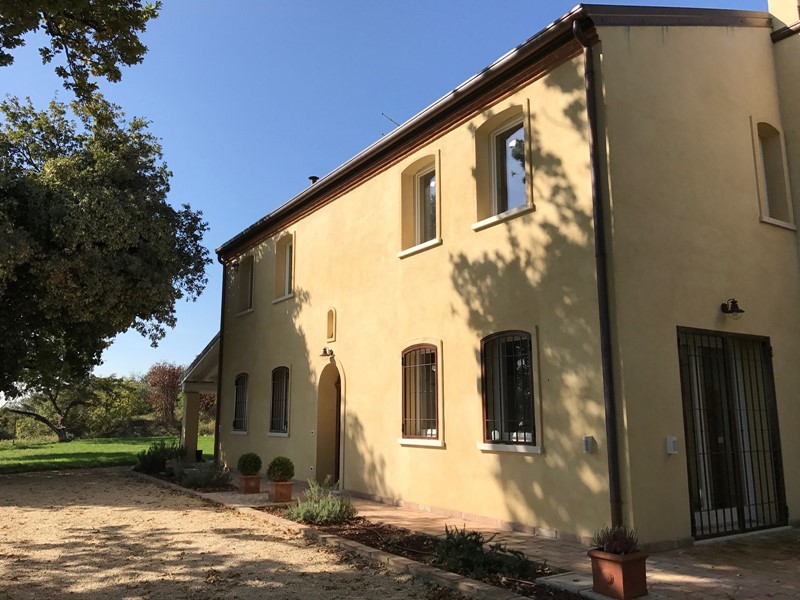 Casa Semi Indipendente in Affitto a Pastrengo, zona Collinare, 750€, 55 m², arredato