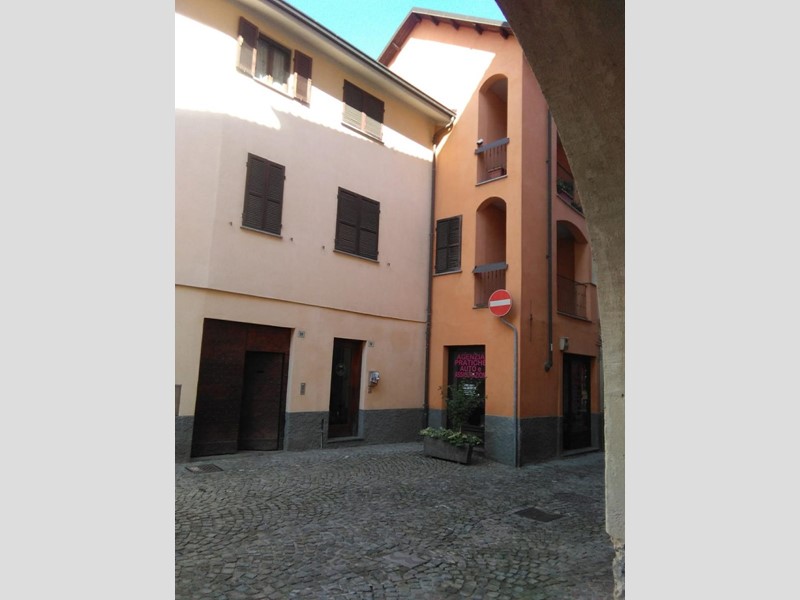 Casa Indipendente in Vendita a Cortemilia, zona  centro storico, 200'000€, 270 m², arredato