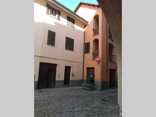 Casa Indipendente in Vendita a Cortemilia, zona  centro storico, 200'000€, 270 m², arredato