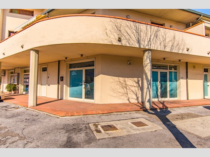 Immobile commerciale in Affitto a Poggio a Caiano, 1'300€, 65 m²