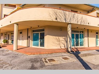 Immobile commerciale in Affitto a Poggio a Caiano, 1'300€, 65 m²