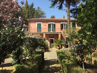 Villa in Vendita a Velletri, zona CONTRADA PEDRONE, 489'000€, 270 m²
