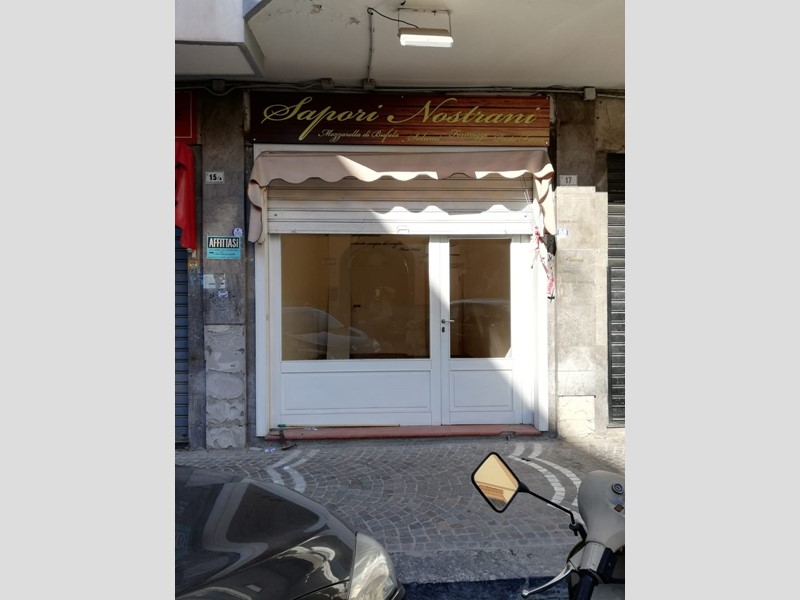 Negozio in Affitto a Portici, 550€, 25 m²