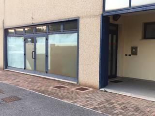 Ufficio in Affitto a Bagnolo San Vito, zona Bagnolo San vito, 800€