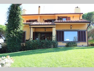 Villa in Vendita a Marino, zona MONTECRESCENZIO, 849'000€, 350 m²