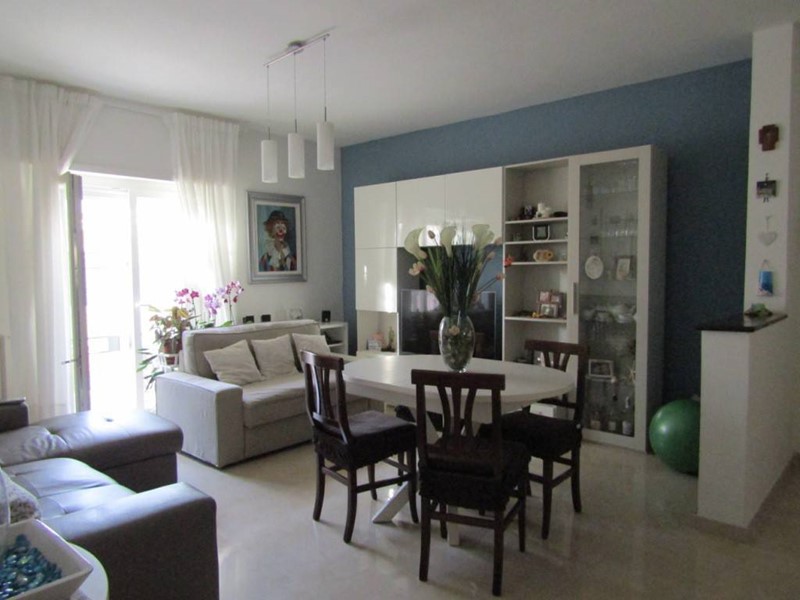 Trilocale in Vendita a Albano Laziale, zona Pavona, 225'000€, 100 m², arredato