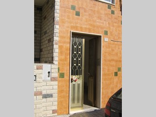 Appartamento in Vendita a Taviano, zona Via Martiri de risorgimento, 70'000€, 150 m²