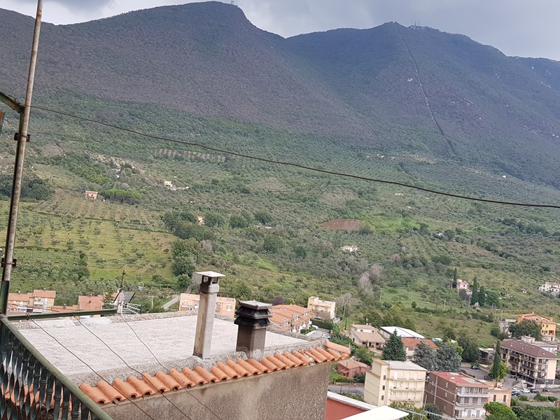 Trilocale in Vendita a Palombara Sabina, zona PALOMBARA SABINA, 85'000&euro;, 70 m²