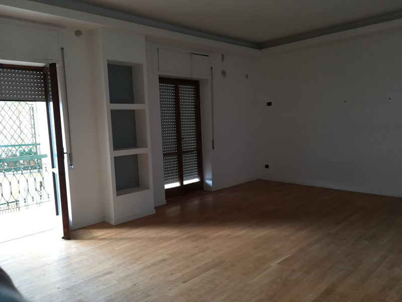 Appartamento in Vendita a Portici, zona centro, 310'000€, 120 m²