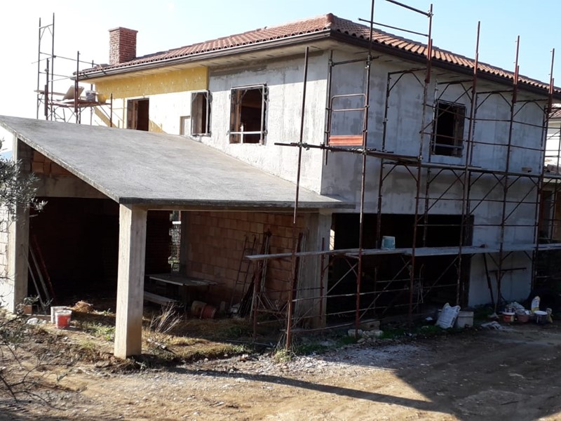 Villa in Vendita a Palombara Sabina, zona STAZZANO, 149'000&euro;, 230 m²
