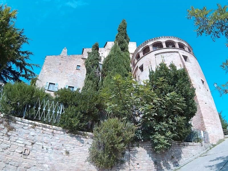 Casale in Vendita a Montefino, zona Centro storico, 950'000€, 1100 m²