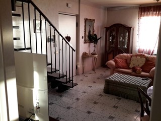 Appartamento in Vendita a Terni, zona borgo rivo, 170'000€, 114 m², con Box