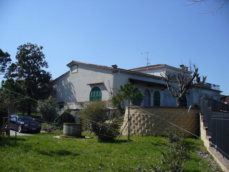 Villa in Vendita a Peschiera del Garda, 300 m²