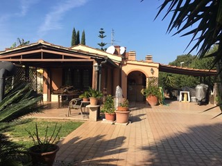 Villa bifamiliare in Vendita a Roma, zona Vallerano, 859'000€, 400 m²