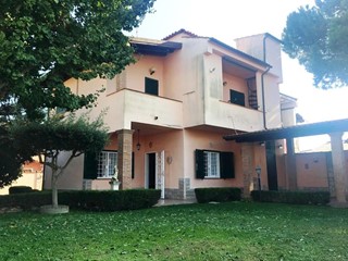 Appartamento in Vendita a Ardea, zona Nuova California, 175'000€, 120 m²