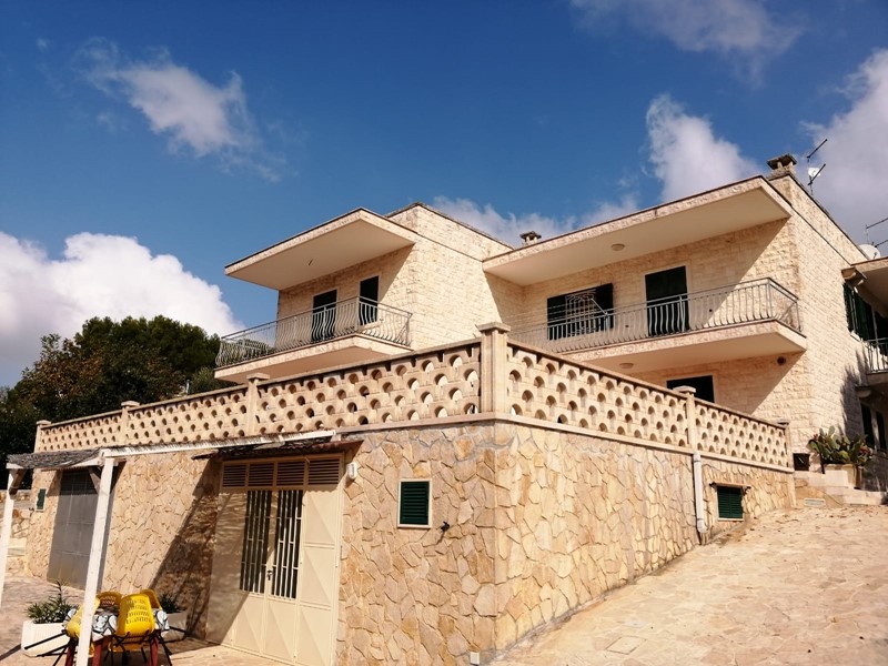 Rustico in Vendita a Fasano, zona laureto, 495'000€, 350 m²