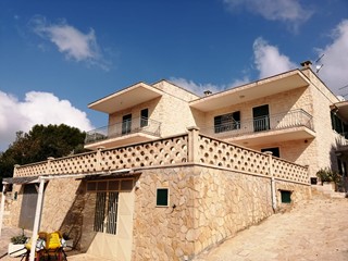 Rustico in Vendita a Fasano, zona laureto, 495'000€, 350 m²