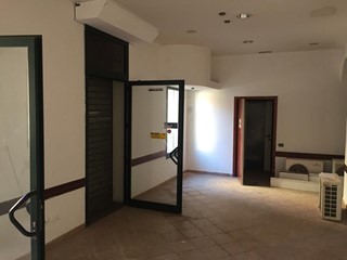 Immobile commerciale in Vendita a Cagliari, zona via logudoro , 150'000&euro;