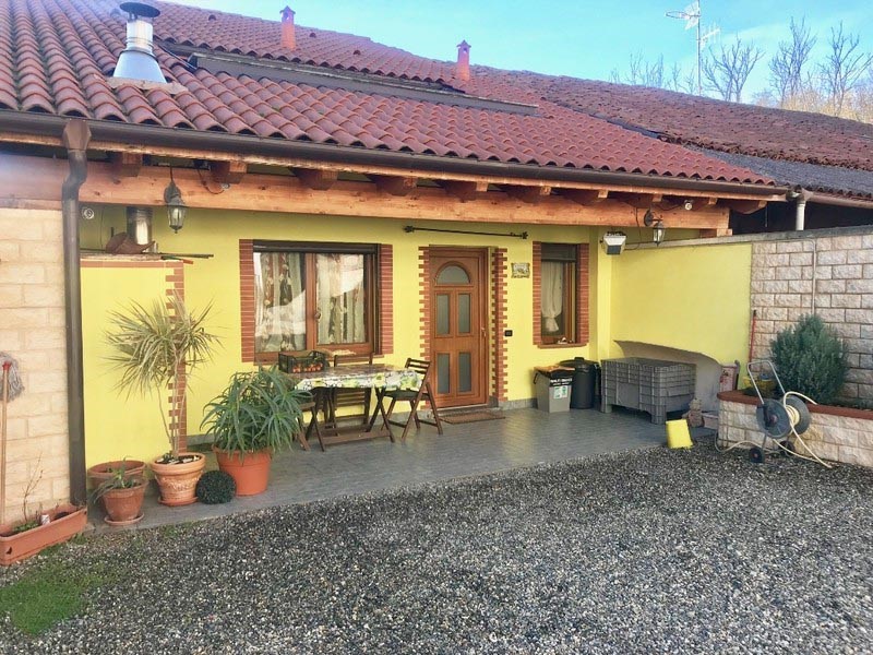 Casa Semi Indipendente in Vendita a Scarmagno, zona Bessolo, 169'000€, 290 m²