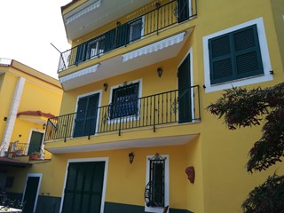 Villa in Vendita a Pozzuoli, zona MONTERUSCELLO, 535'000€, 330 m²